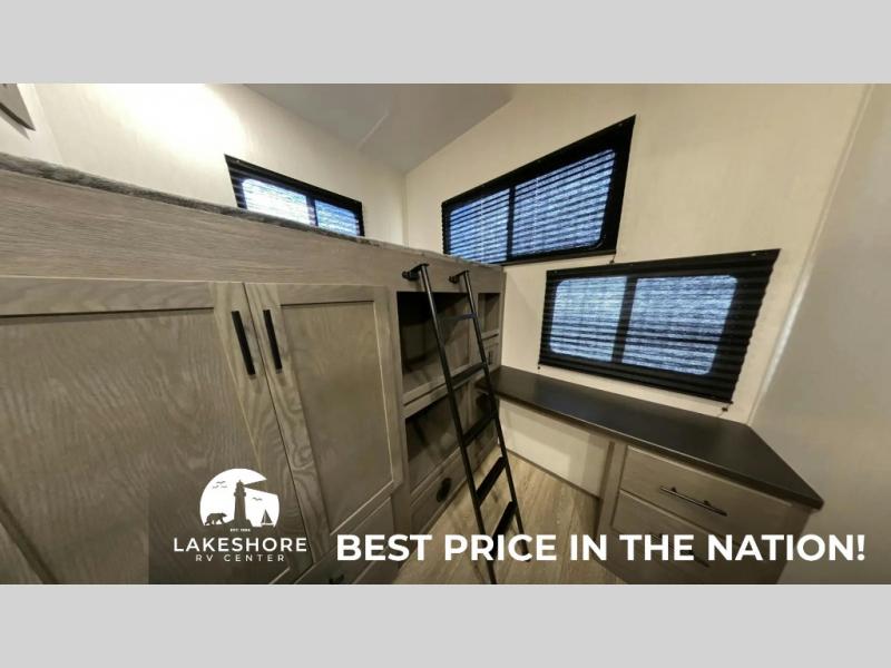 2025 Forest River Cherokee Arctic Wolf Suite 3850 , $ 88,169