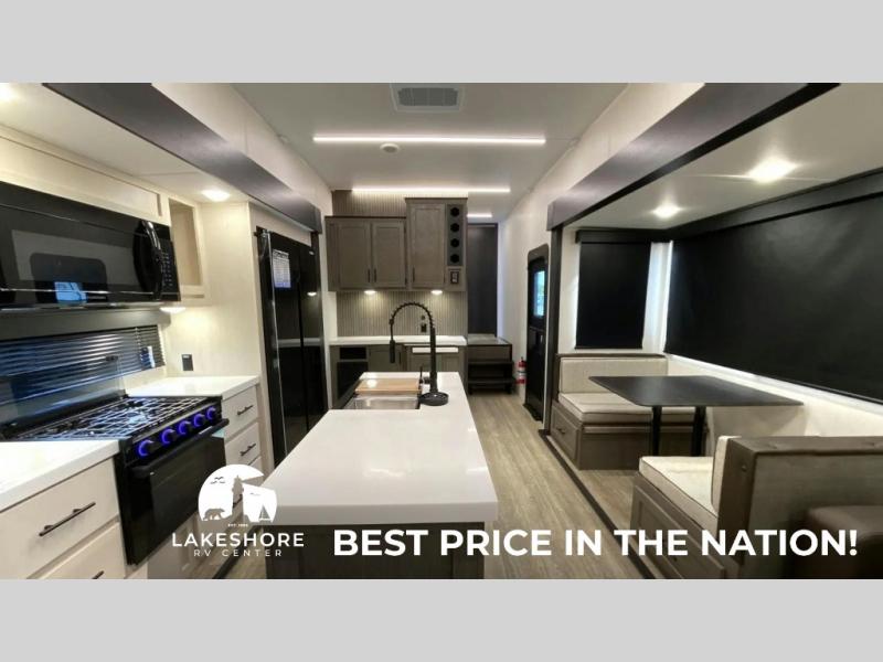 2025 Forest River Cherokee Arctic Wolf Suite 3850 , $ 88,169