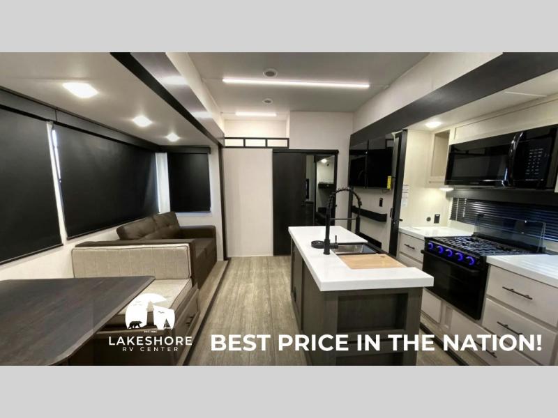 2025 Forest River Cherokee Arctic Wolf Suite 3850 , $ 88,169