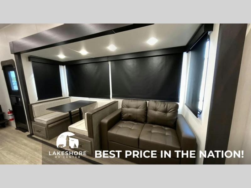 2025 Forest River Cherokee Arctic Wolf Suite 3850 , $ 88,169