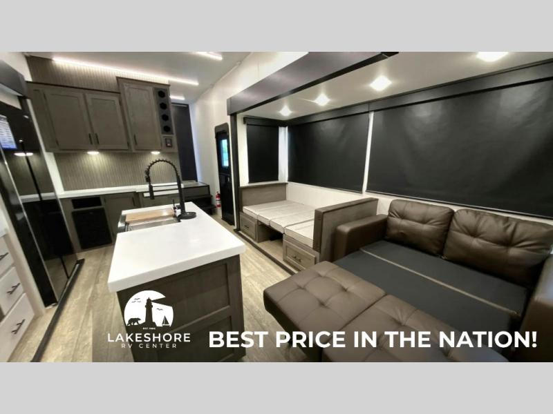 2025 Forest River Cherokee Arctic Wolf Suite 3850 , $ 88,169