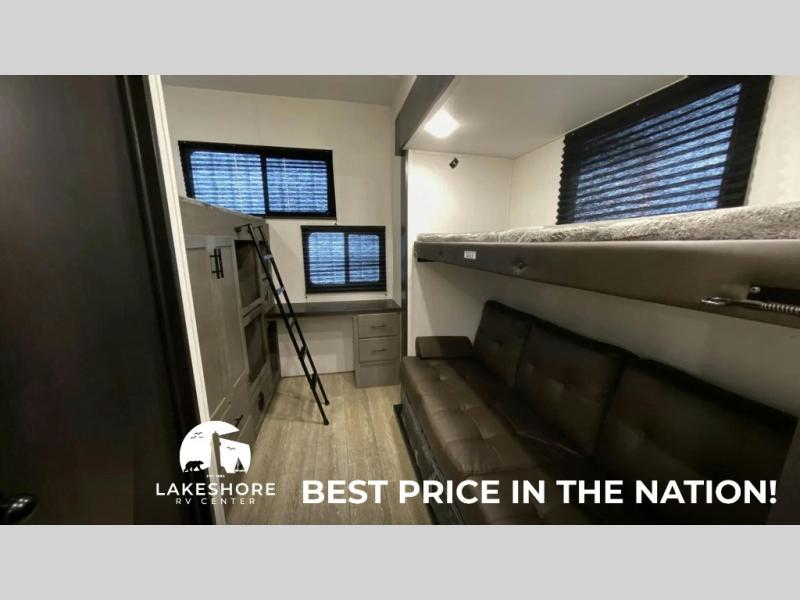 2025 Forest River Cherokee Arctic Wolf Suite 3850 , $ 88,169