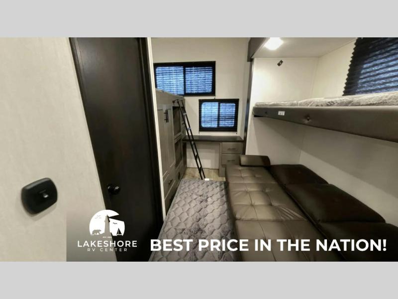 2025 Forest River Cherokee Arctic Wolf Suite 3850 , $ 88,169