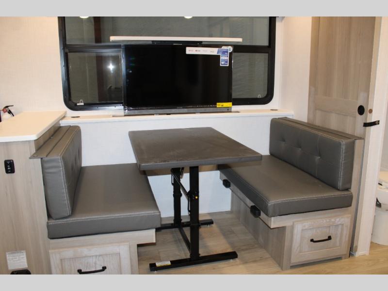 2025 Forest River Flagstaff Super Lite 26SFK, $ 60,234