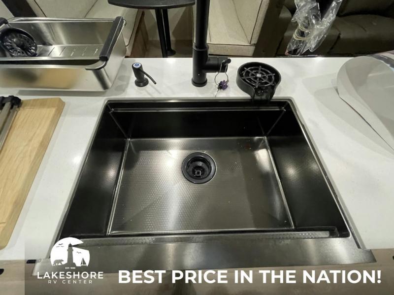 2025 Forest River Cherokee Black Label FW 295SBBL, $ 66,939