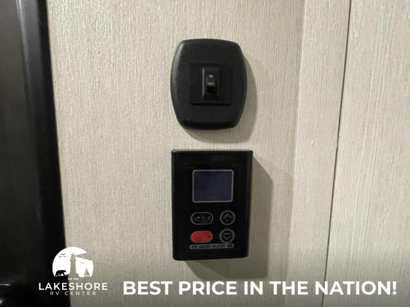 2025 Forest River Cherokee Black Label FW 295SBBL, $ 66,939