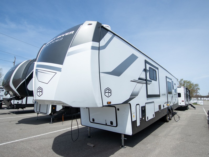 2025 Forest River Sandpiper 3800RK, $ 98,543