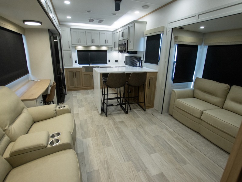 2025 Forest River Sandpiper 3800RK, $ 98,543