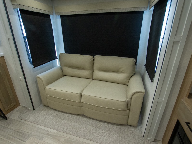 2025 Forest River Sandpiper 3800RK, $ 98,543