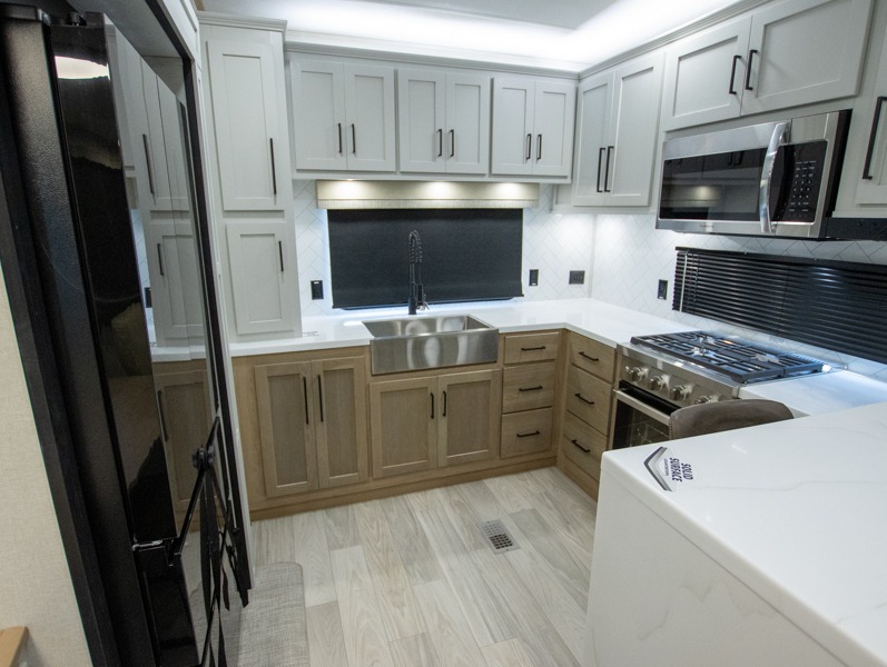 2025 Forest River Sandpiper 3800RK, $ 98,543