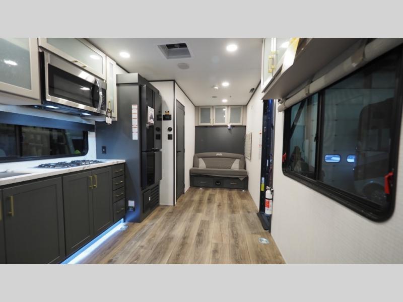 2025 Forest River XLR Boost 2017B, $ 48,674