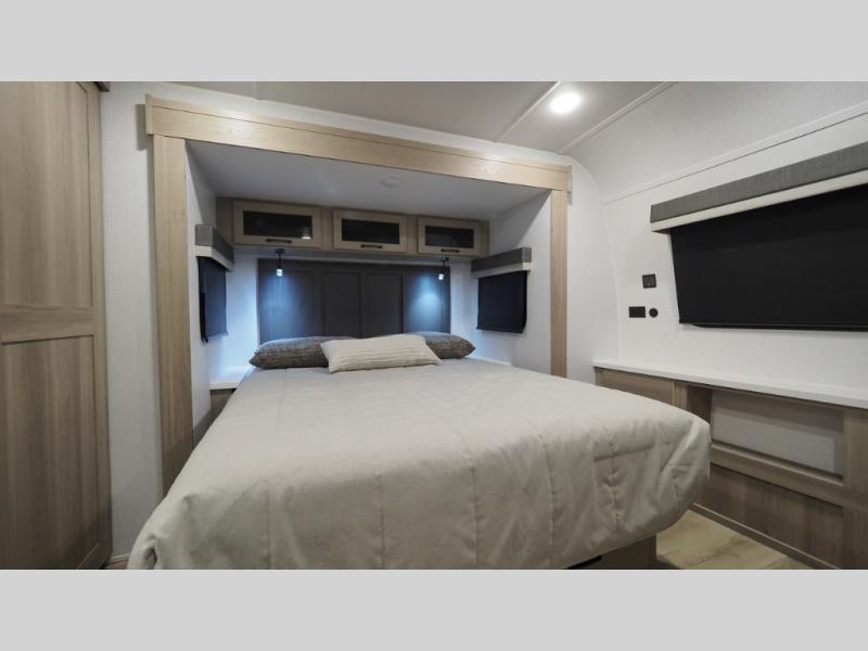 2025 Forest River Rockwood Ultra Lite 2614BS, $ 60,848