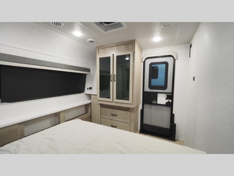 2025 Forest River Rockwood Ultra Lite 2614BS, $ 60,848