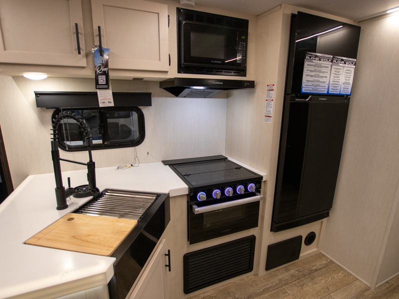 2025 Forest River Cherokee Alpha Wolf 280QBS, $ 31,990