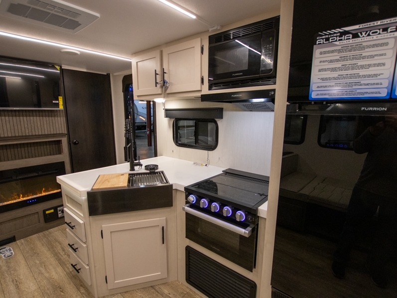 2025 Forest River Cherokee Alpha Wolf 280QBS, $ 31,990