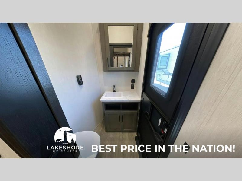 2025 Forest River Cherokee Arctic Wolf Suite 3750 , $ 90,577