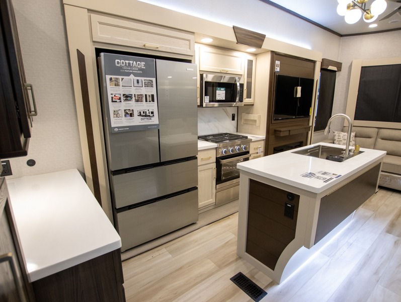 2025 Forest River Cedar Creek Cottage 40CDL, $ 114,484