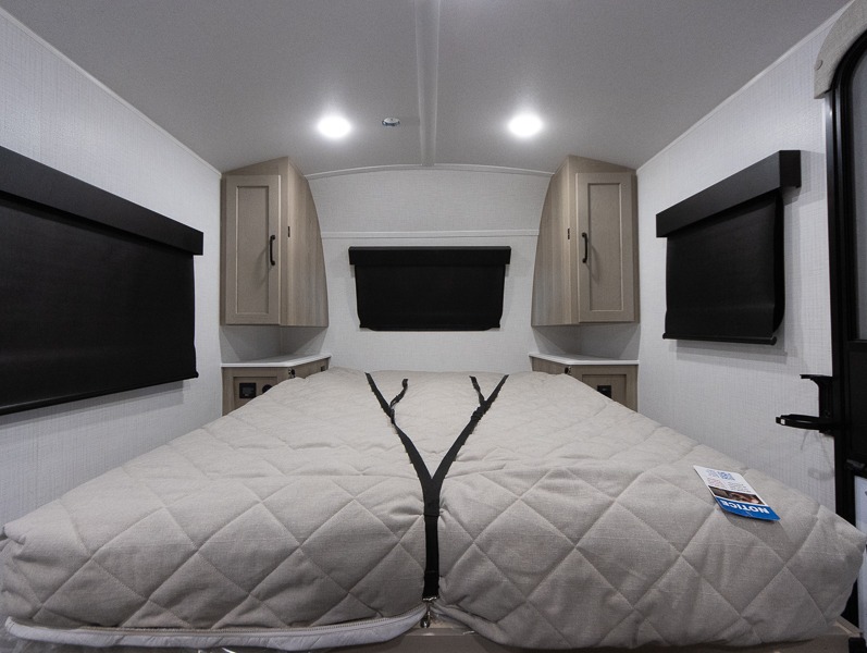 2025 Forest River Rockwood Geo Pro G19FD, $ 34,175