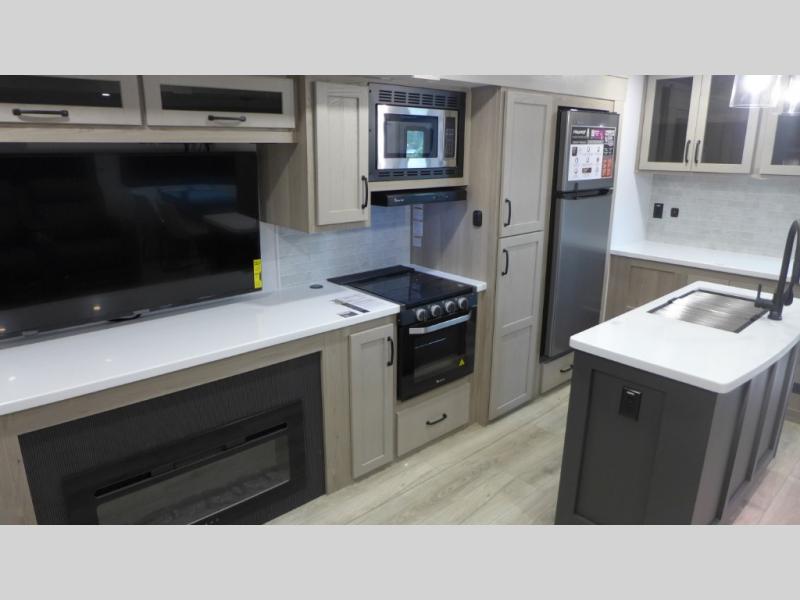 2025 Forest River Flagstaff Classic 832IKRL, $ 76,388