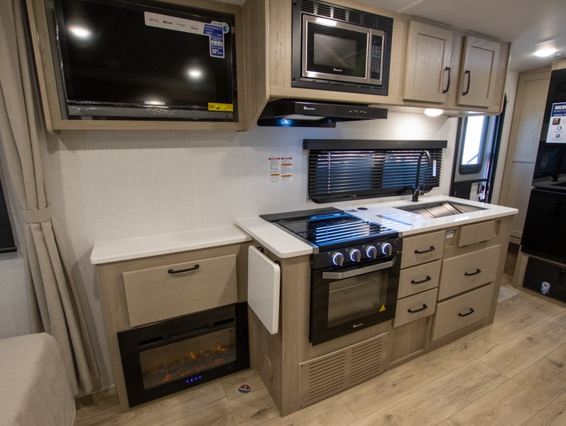 2025 Forest River Rockwood Mini Lite 2205S, $ 47,243