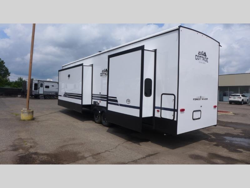 2025 Forest River Cedar Creek Cottage 40CCK, $ 110,108