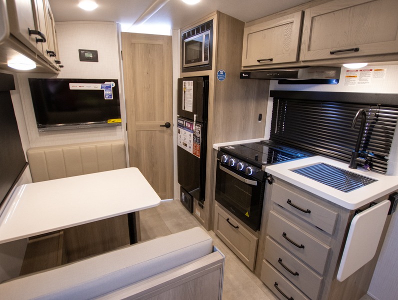 2025 Forest River Rockwood Geo Pro G19FD, $ 34,175