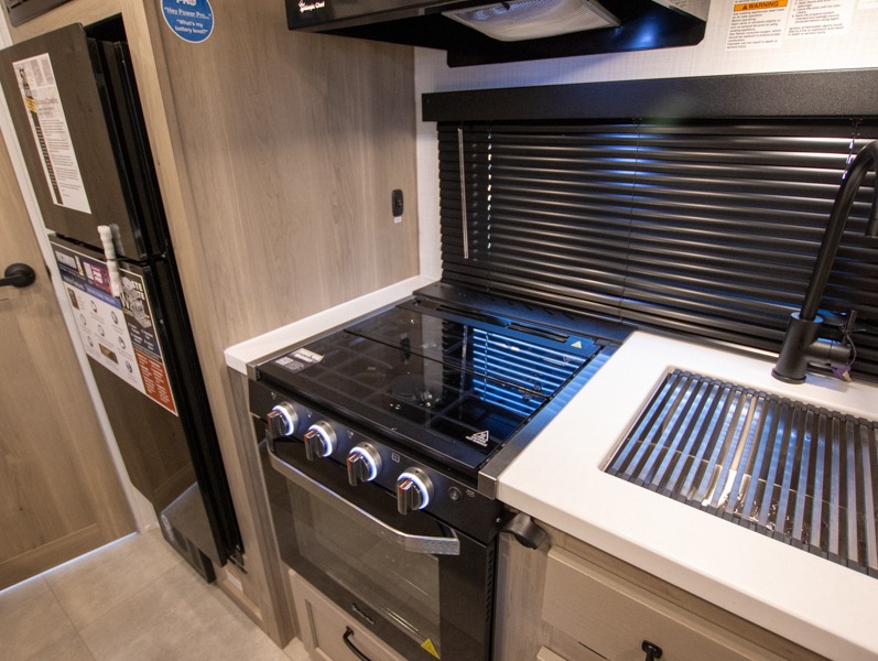 2025 Forest River Rockwood Geo Pro G19FD, $ 34,175