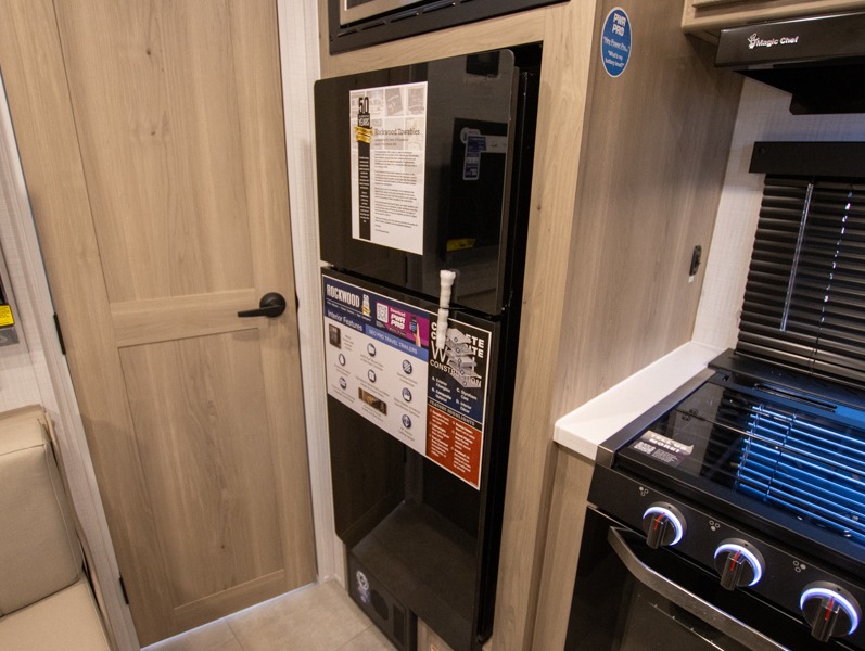 2025 Forest River Rockwood Geo Pro G19FD, $ 34,175