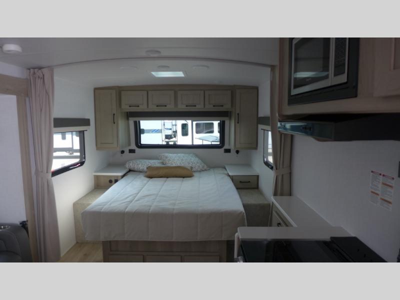 2025 Forest River Flagstaff Micro Lite 22FBS, $ 47,278