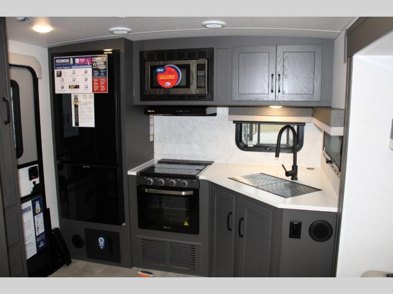 2025 Forest River Rockwood Ultra Lite 2614BS, $ 61,035