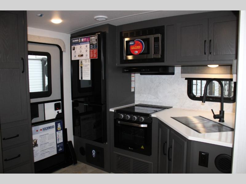2025 Forest River Rockwood Ultra Lite 2614BS, $ 61,035