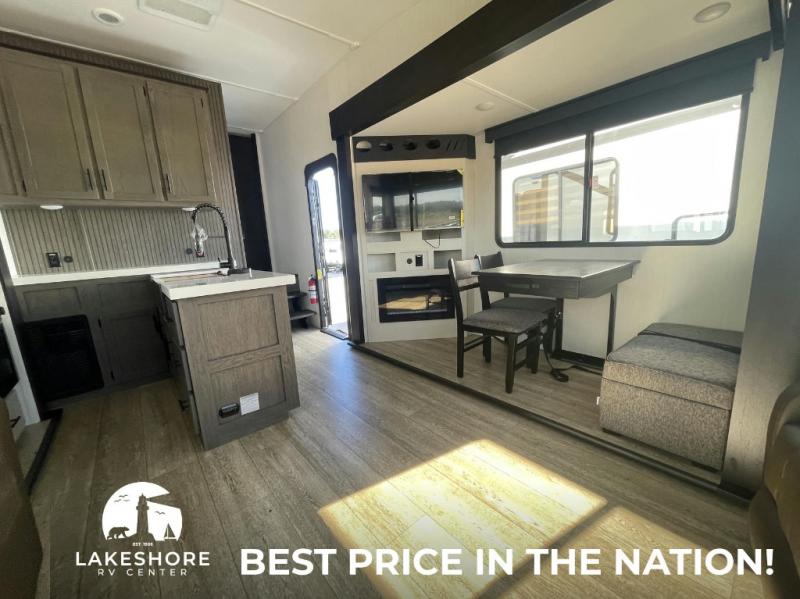 2025 Forest River Cherokee Arctic Wolf 27SGS, $ 81,117