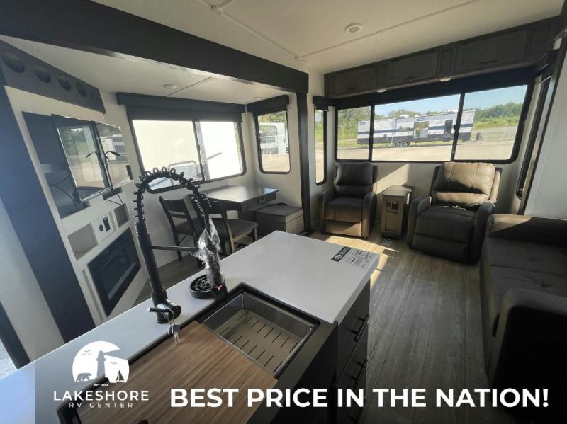 2025 Forest River Cherokee Arctic Wolf 27SGS, $ 81,117