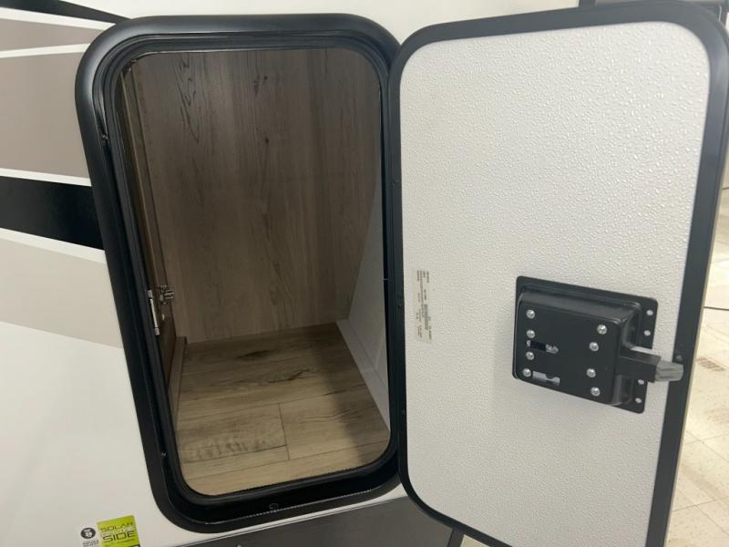 2025 Forest River Rockwood Signature Travel Traile, $ 68,990