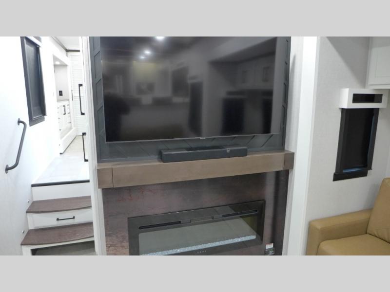 2025 Forest River Riverstone 421FK, $ 206,597