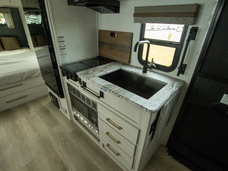 2024 Forest River Surveyor Legend 19RBLE, $ 0