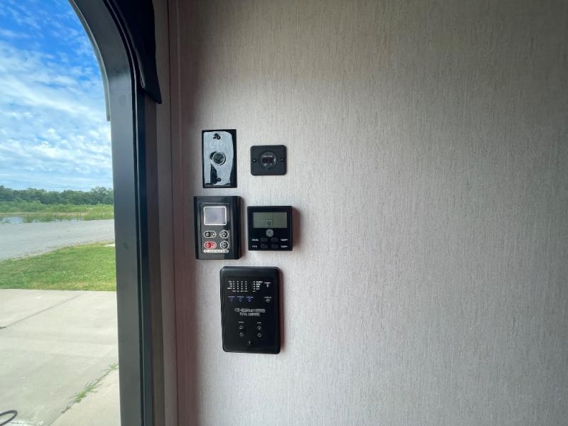 2024 Forest River Cherokee Alpha Wolf 22SW-L, $ 0