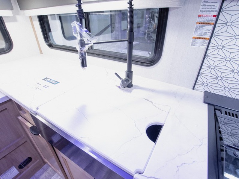 2024 Forest River Cherokee Arctic Wolf 23MLE, $ 38,990