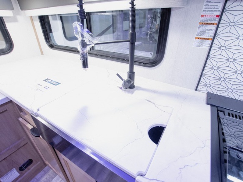 2024 Forest River Cherokee Arctic Wolf 23MLE, $ 38,990