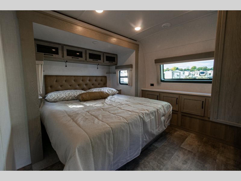 2024 Forest River Flagstaff Classic 832IKRL, $ 49,990