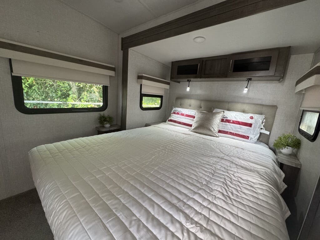 2022 Forest River Rockwood Ultra Lite 2608BS, $ 27,995