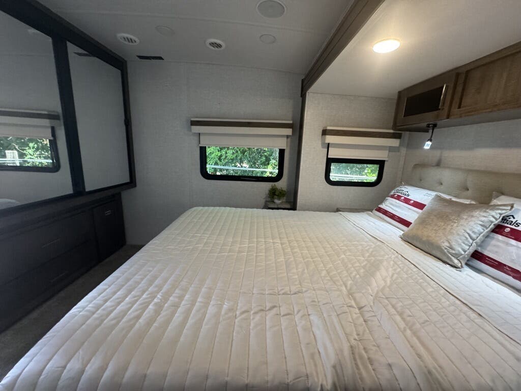 2022 Forest River Rockwood Ultra Lite 2608BS, $ 27,995