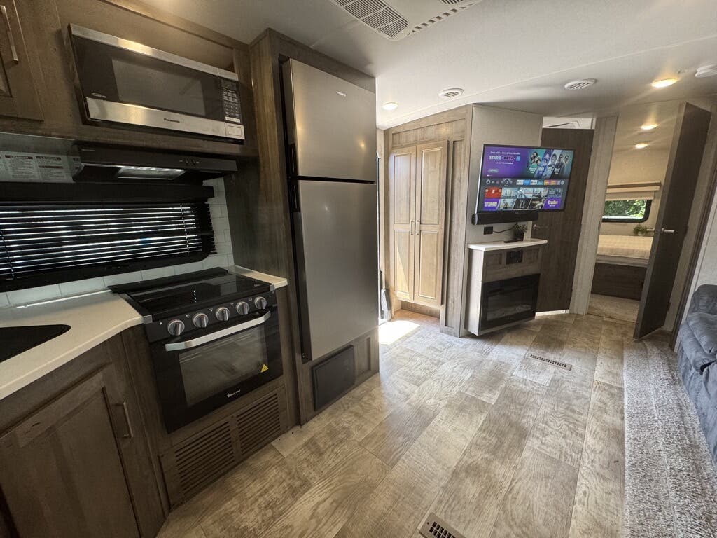 2022 Forest River Rockwood Ultra Lite 2608BS, $ 27,995