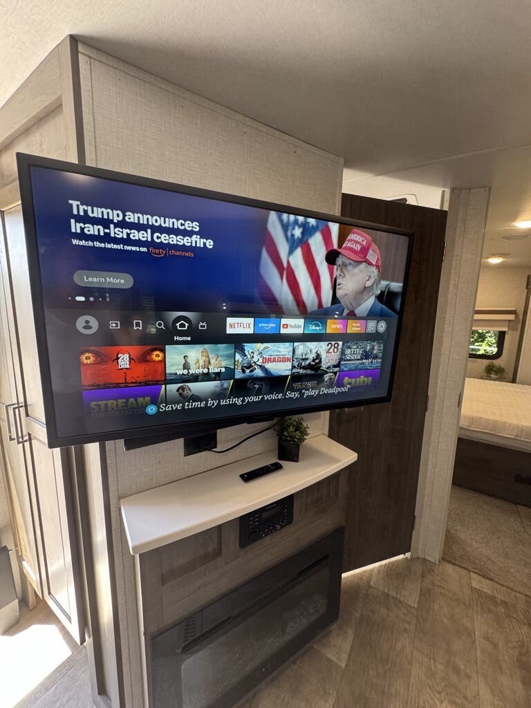 2022 Forest River Rockwood Ultra Lite 2608BS, $ 27,995