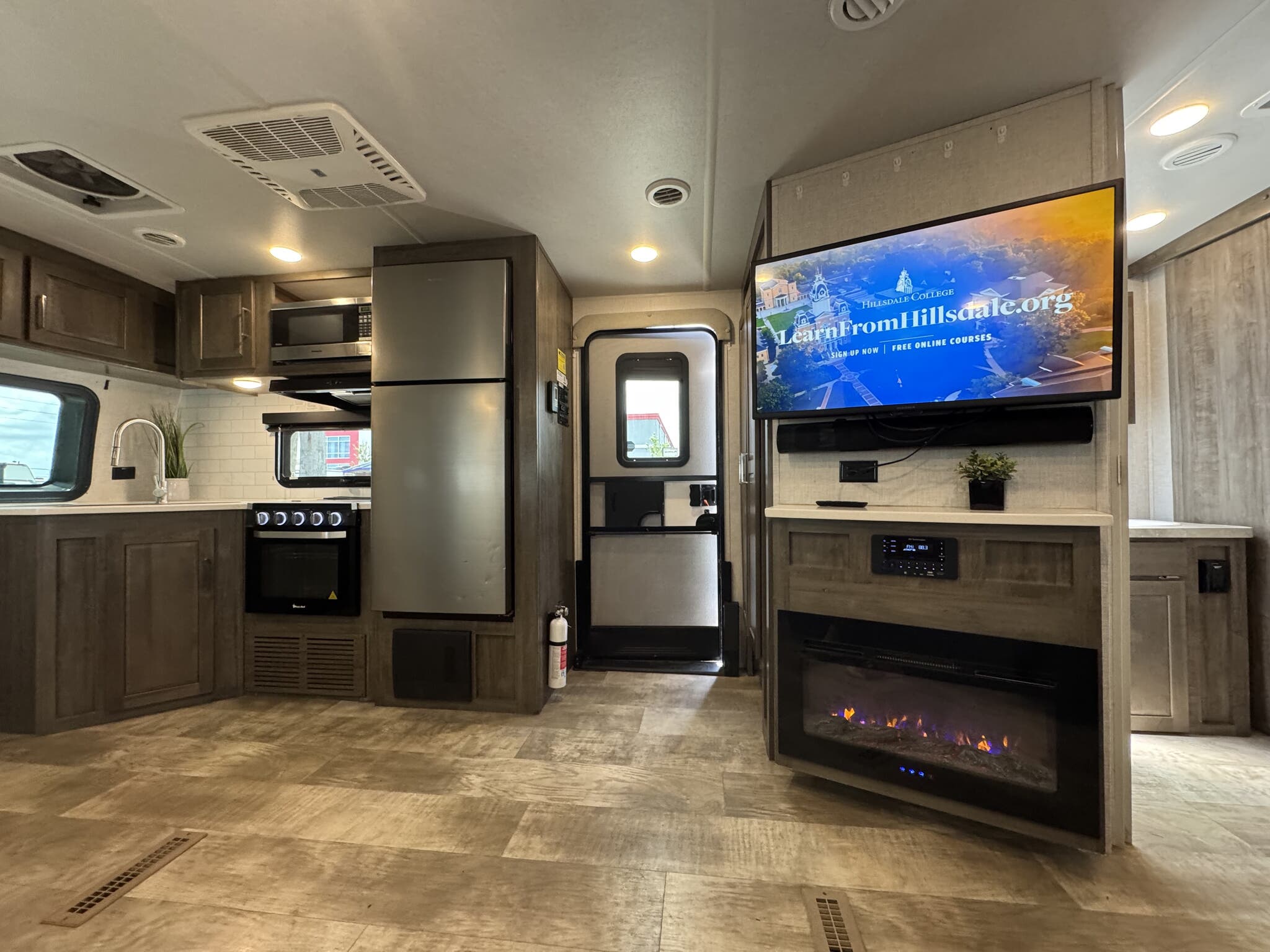 2022 Forest River Rockwood Ultra Lite 2608BS, $ 27,995
