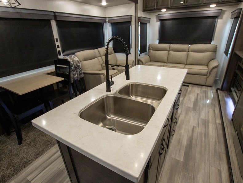 2022 Forest River Cedar Creek Champagne Edition 38, $ 0