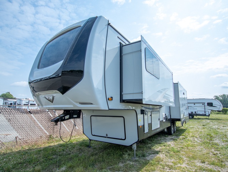 2022 Forest River Cedar Creek Champagne Edition 38, $ 0