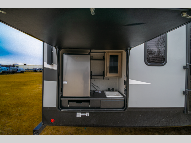 2022 Forest River Cherokee Arctic Wolf 3770 SUITE, $ 0