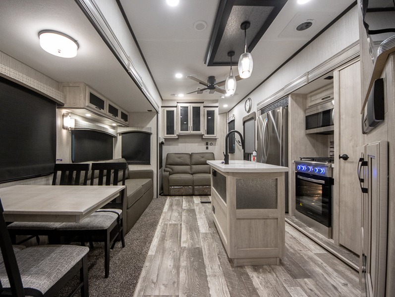 2022 Forest River Sandpiper Luxury 388BHRD, $ 112,712