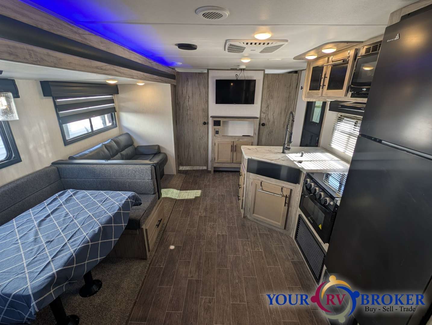 2021 Forest River Cherokee Alpha Wolf 26DBH-L, $ 19,900